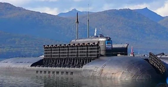 Атомната подводница „Иркутск“ от проект 949А „Антей“ на Тихоокеанския флот