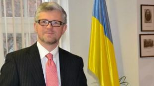 Украинският посланик в Германия Андрий Мелник почита нацисткия сътрудник Степан