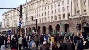 Протест под прозорците на властта Центърът на София е блокиран