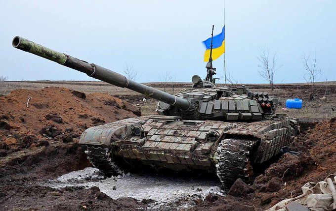Полша предаде танкове и бронирани машини на Киев, които вече