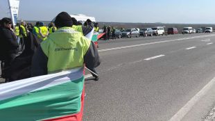 Работниците в шуменската фирма Автомагистрали Черно море които днес блокираха 4
