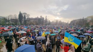 Шествие срещу войната в Украйна се провежда в София То