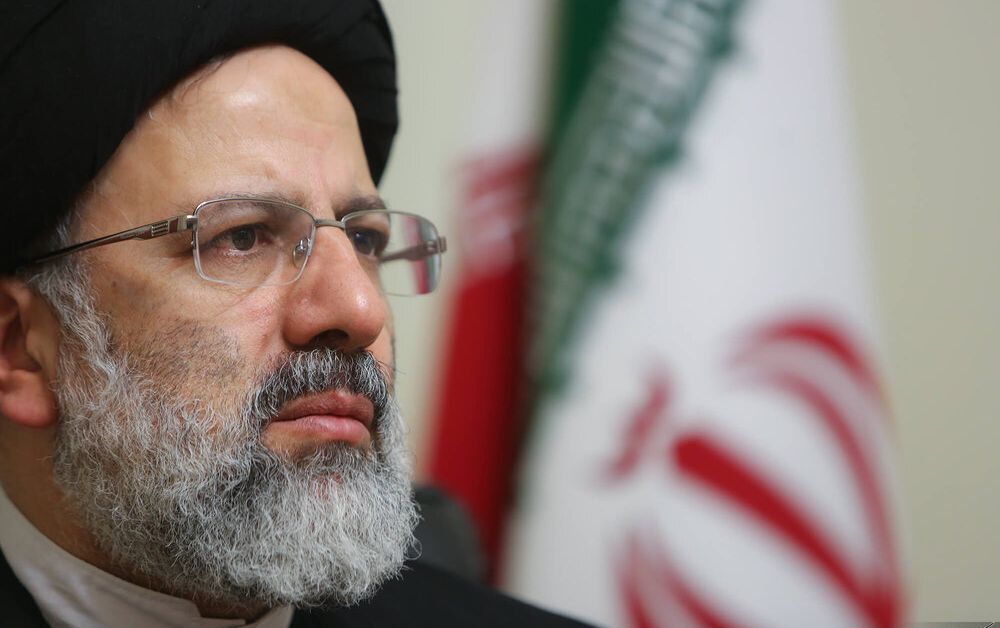 Иранският президент Ебрахим Раиси беше погребан днес в светилището на