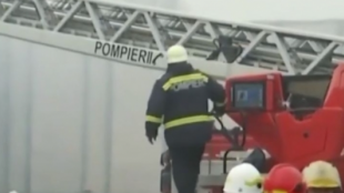 Пожар избухна в жилищна сграда в София Огънят гори в апартамент