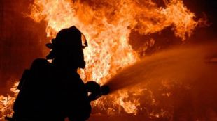 Над 50 души бяха ранени при пожар в дом за