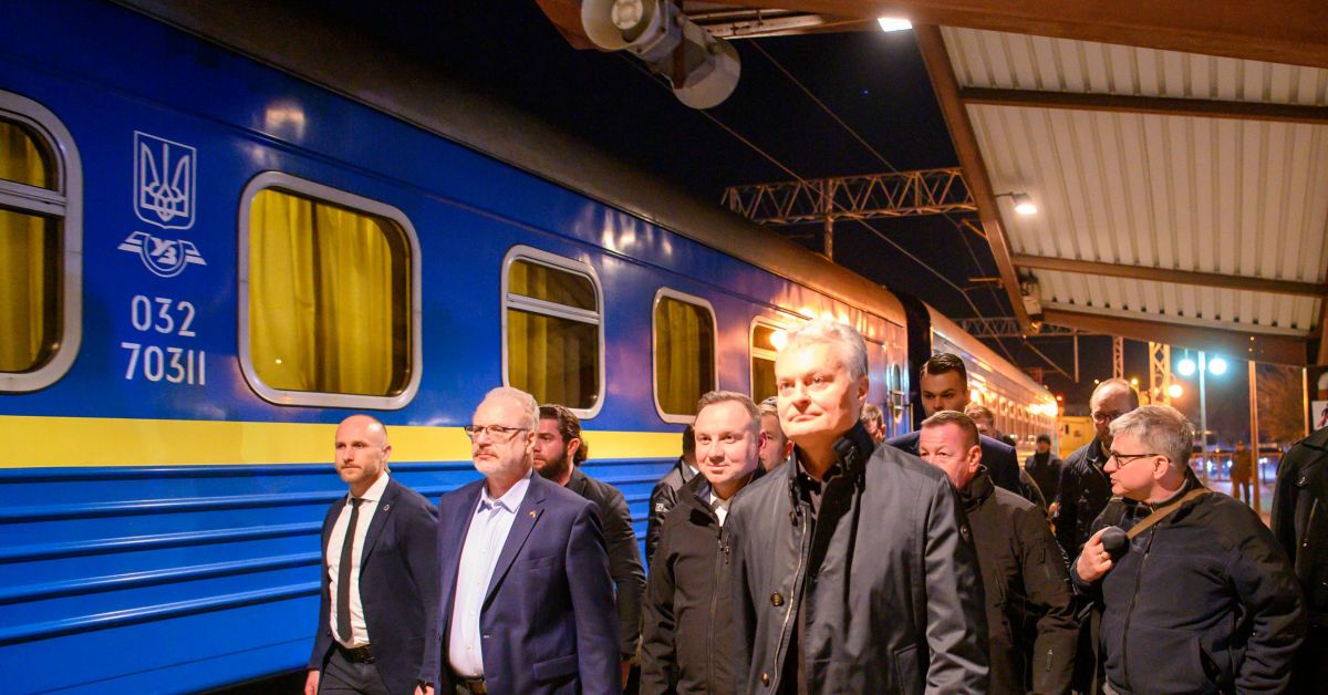 Президентите на Полша, Литва, Латвия и Естония пътуват към Киев.