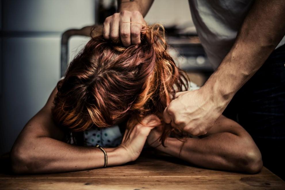21 адвокати консултират безплатно жертви на домашно насилие във Варненско -  Труд