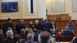 Три пъти викат Кирил Петков в пленарна зала Никола Минчев
