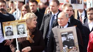 С внушителен парад в Москва бе отбелязана 77 ата годишнина от