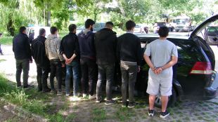 В РД Гранична полиция Елхово са задържани след преследване