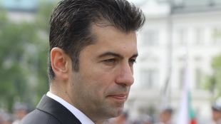 Премиерът в оставка Кирил Петков коментира в социалните мрежи зверската