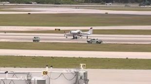 Пасажер приземи малък самолет във Флорида след като пилотът не