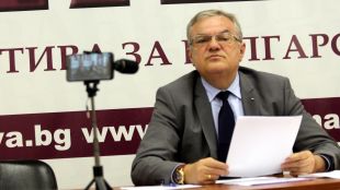 Председателят на АБВ Румен Петков отново настоя за незабавно подновяване