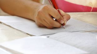 Министерството на образованието публикува отговорите на матурата по български език