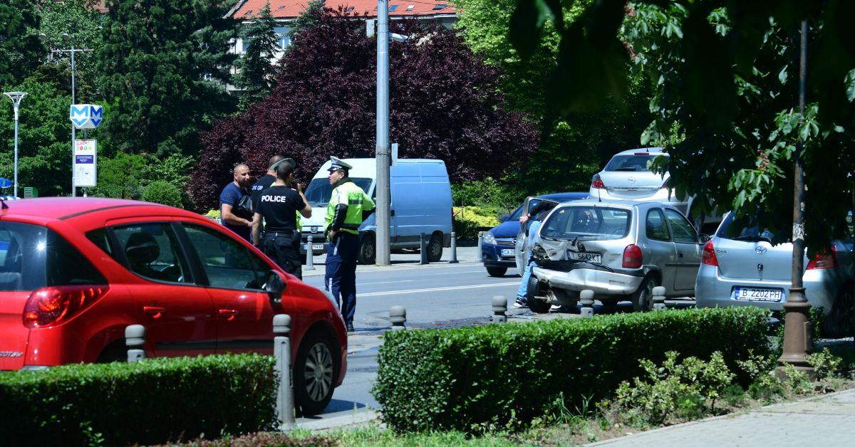 Три коли катастрофираха на бул. „Цар Освободител”. Произшествието е станало