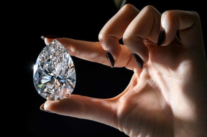 Скалата - най-големият бял диамант, предлаган на търг, беше продаден