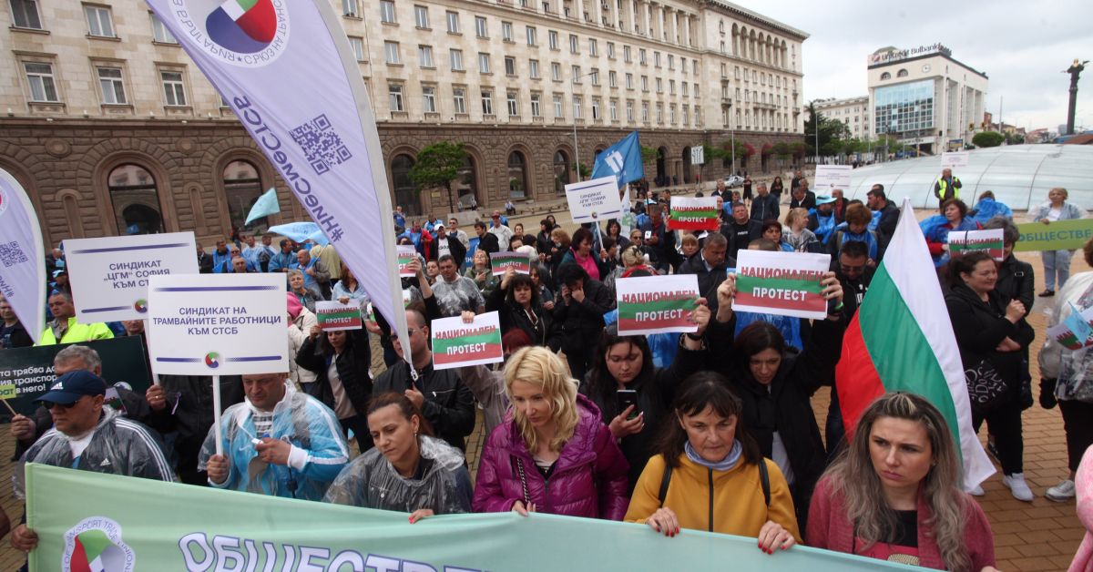 Работниците в градския транспорт на София излязоха на протест заради