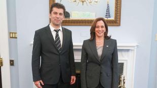 Министър председателят Кирил Петков проведе среща с вицепрезидента на САЩ Камала