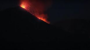 Етна отново се пробуди с мощно изригване Вулканът изхвърли облак