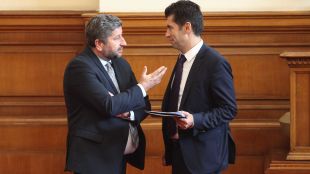 Електорат на БСП прелива в партията на Стефан ЯневКорнелия Нинова