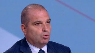 Регионалният министър Гроздан Караджов обяви че премиерът Кирил Петков е