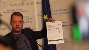 Бившият енергиен министър Делян Добрев показа далавера с цените на
