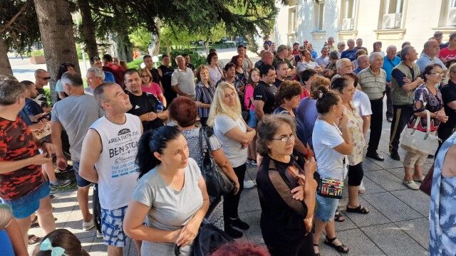 Жители на врачанския квартал „Бистрец“ се събраха на протест пред
