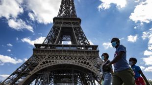 Здравните власти във Франция: Носете си маските, Covid -19 отново настъпва