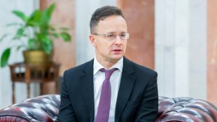 Унгарският външен министър Петер Сиярто днес обвини Запада че е