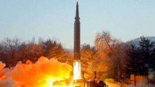 Северна Корея е изстреляла осем балистични ракети с малък обсег