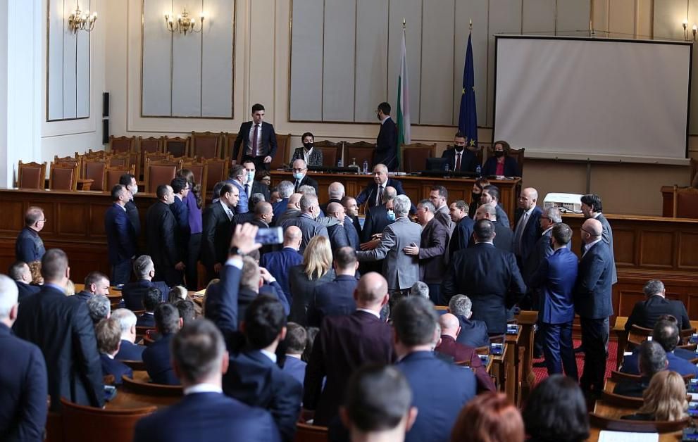 Депутатите приеха на първо четене актуализацията на държавния бюджет. В