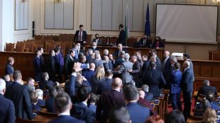Депутатите приеха на първо четене актуализацията на държавния бюджет В