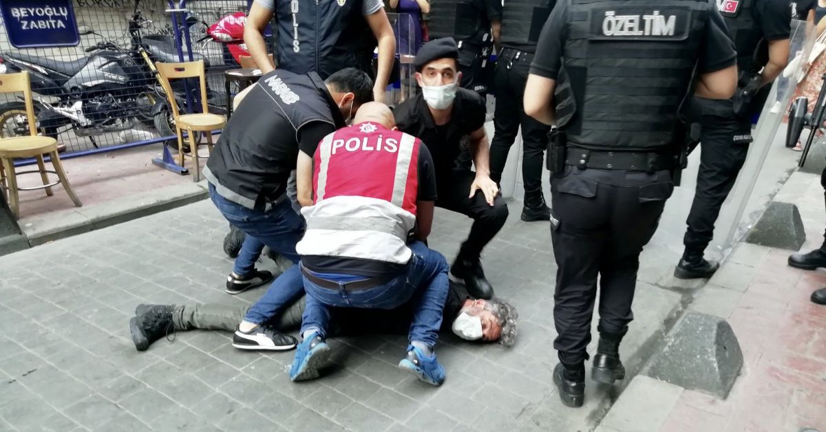 Турската полиция се намеси по време на провеждането на прайда