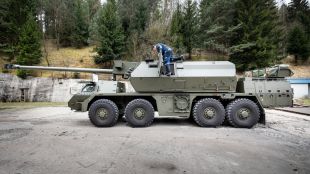 Словакия ще достави на Украйна осем самоходни гаубици Зузана 2