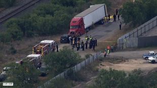 Най малко 40 души бяха открити мъртви в ремарке на камион
