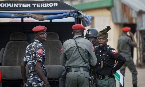 Група войници от президентската гвардия на Нигер блокираха сградата, в
