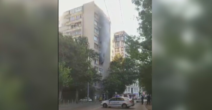 Пожар избухна рано тази сутрин в столичния кв. „Иван Вазов“.