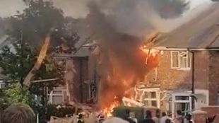 Английските медии съобщават за жертви при експлозия на сграда в