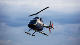 Издирват хеликоптер със седем души на борда изчезнал в Италия Helicopter