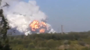 Руският артилерийски обстрел е причинил огромен пожар в химически завод