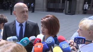 Съгласно българската Конституция всички политици трябва да си дават сметка