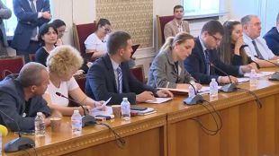 Външната комисия на Народното събрание прие предложението на Демократична България