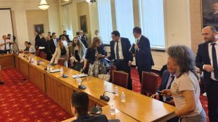 Заседанието на парламентарната социална комисия се провали заради отсъствието на
