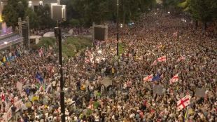 В Грузия се проведе най масовият протест от десетилетия Демонстрацията беше