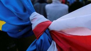 Брюксел прекрати процедурата срещу Полша за върховенството на закона