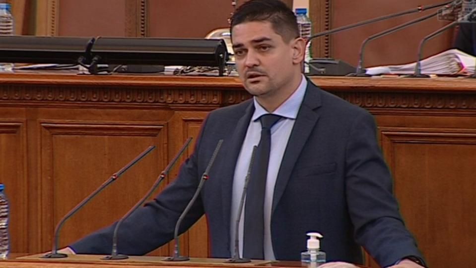 Министърът на спорта Радостин Василев съобщи пред журналисти в парламента,