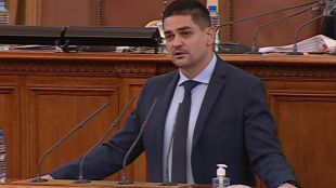 Министърът на спорта Радостин Василев съобщи пред журналисти в парламента