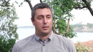Борислав Сандов ограничава конституционни праваЧетири дни след като министърът в