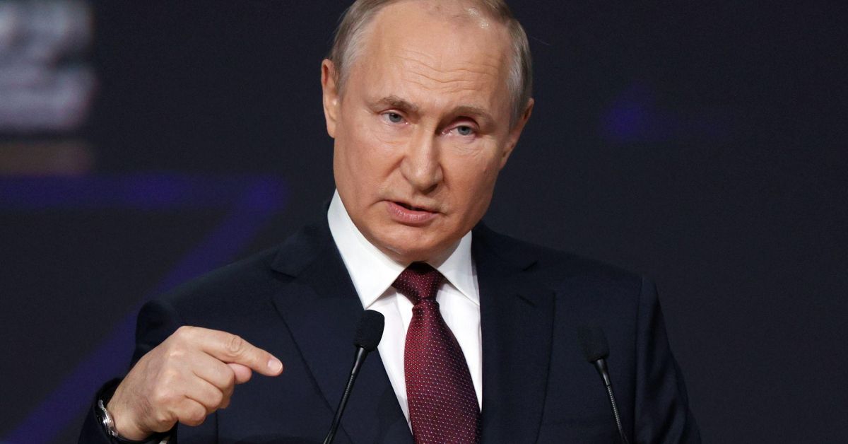 Президентът Владимир Путин предупреди в петък Запада, че продължаващите санкции