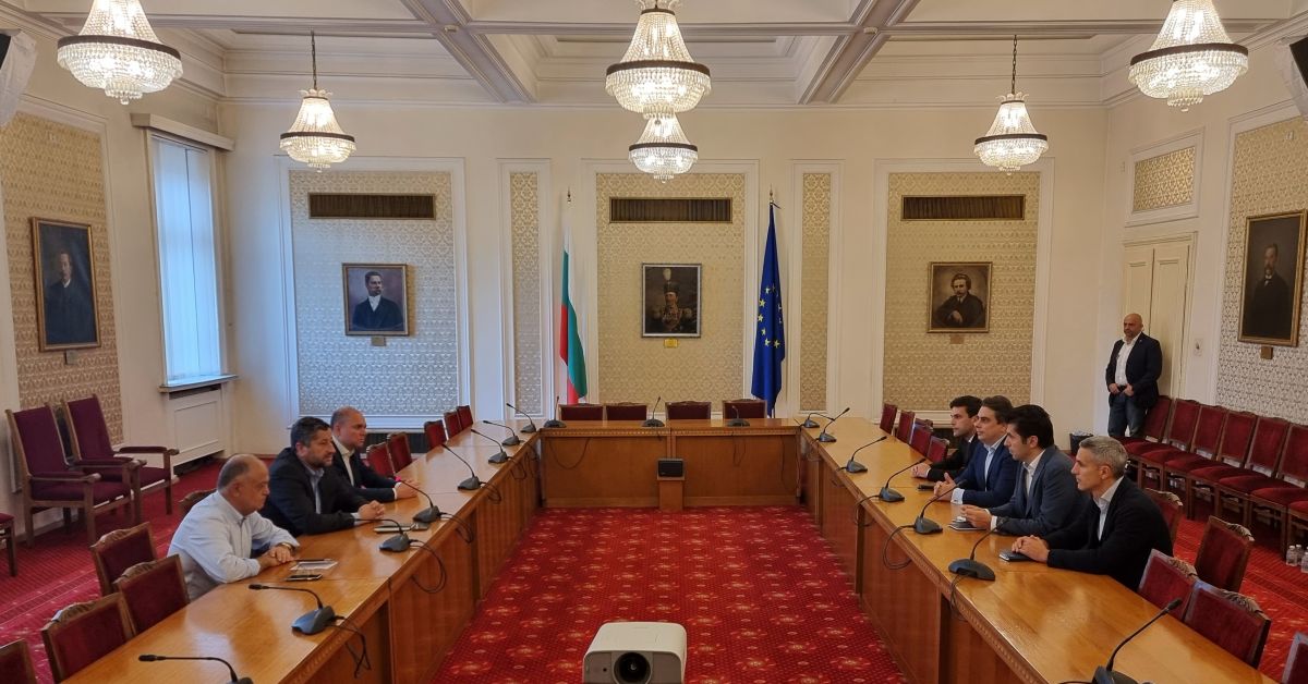 Започна срещата на Продължаваме промяната с Демократична България за нова